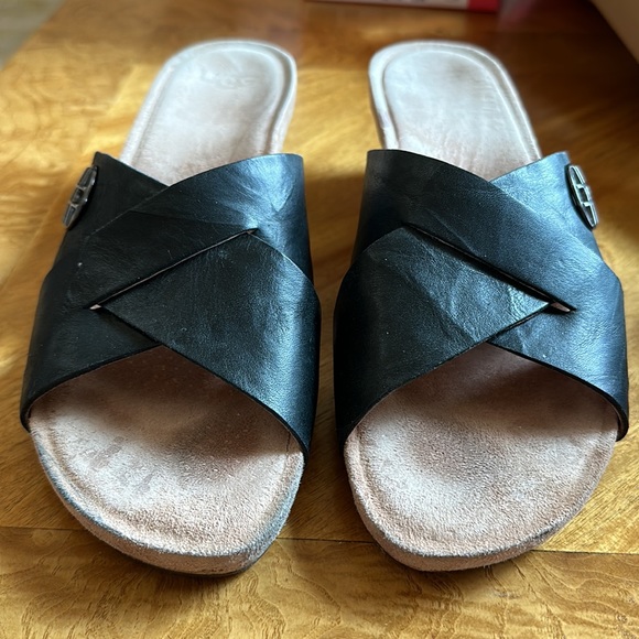 UGG wedge sandal, size 10, black leather. - Picture 3 of 4